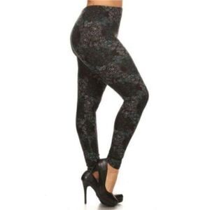 NWT - Black White Blue Floral Medallion Pattern Print Leggings -OS Curvy (12-18)